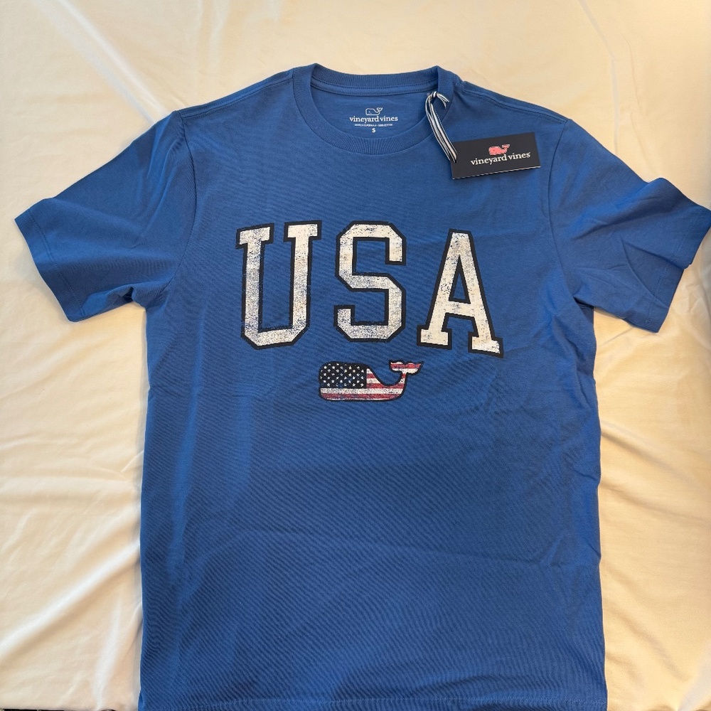 Vineyard Vines men's USA t-shirt, size S, NWT